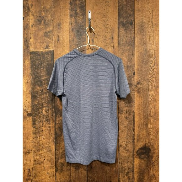 Lululemon Men’s Metal Vent Button Up Blue Stripe Shirt Small EUC - Picture 2 of 3